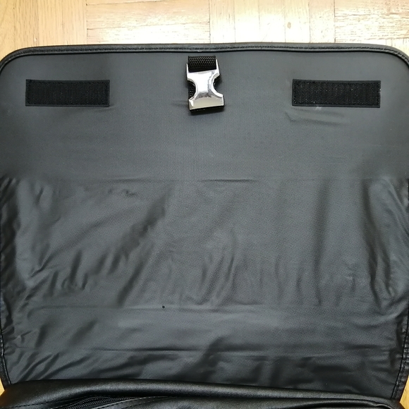 Johnnie Walker Messenger Bag - Picture 10 of 16